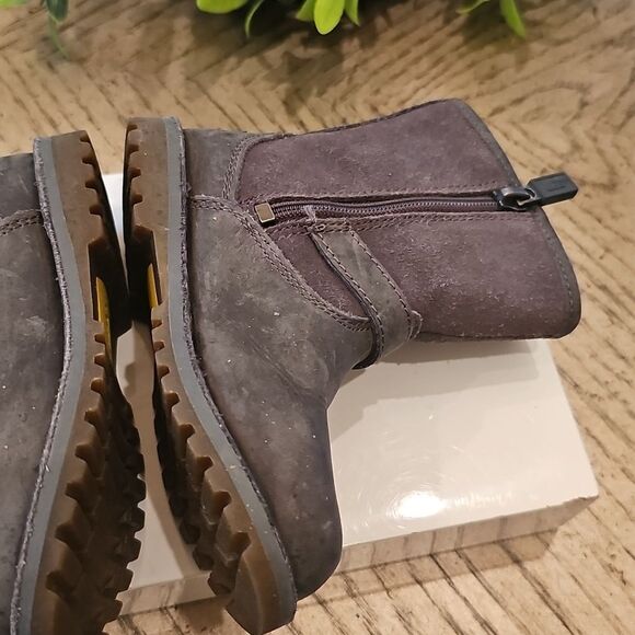 UGG Gray Boots Size 7 Excellent Condition - Picture 4 of 12